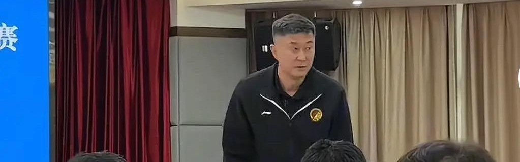 早上十一点！杜锋最新职位曝光，胡明轩又去医院，徐杰最新伤情