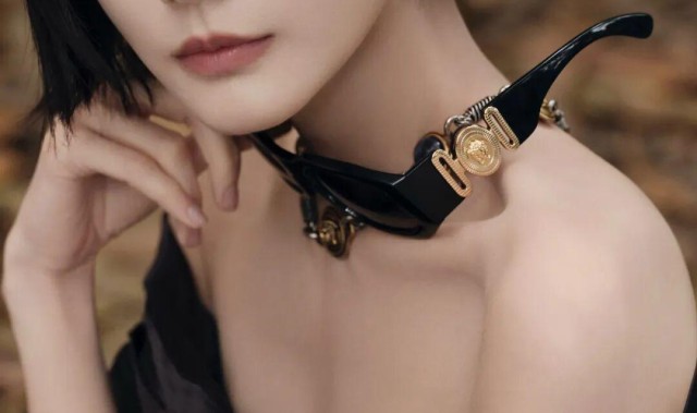 博鱼-李一桐短发配露肩裙，好美好迷人！