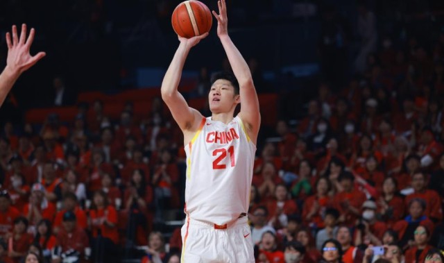 胡金秋20+12廖三宁16分 中国男篮客场逆转日本